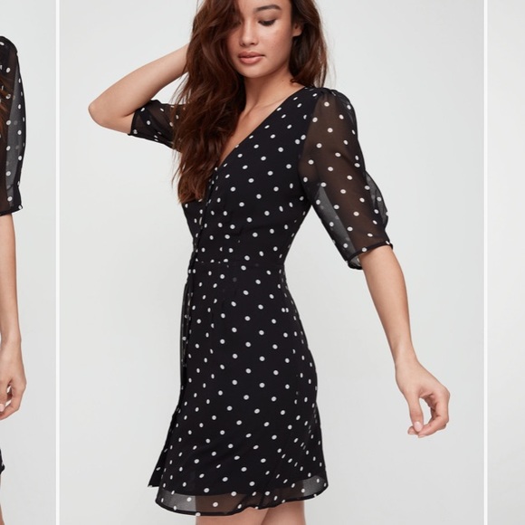 Aritzia Dresses & Skirts - ARITZIA WILFRED BUTTON FRONT DRESS